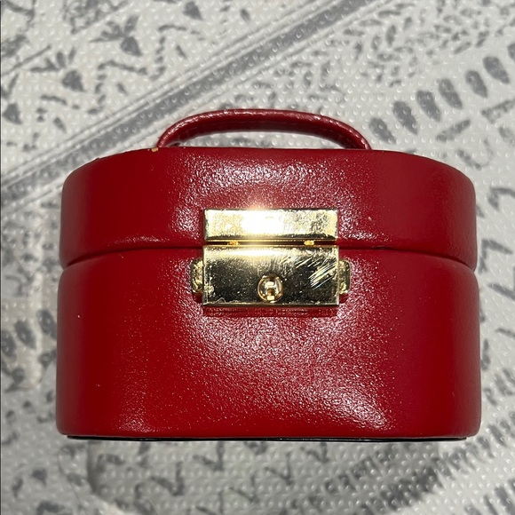 Vintage Other - 🔑 Vintage Red Leather Oval Jewelry Box Set w/ Key